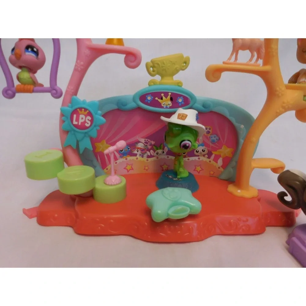 Littlest Pet Shop, Tricks and Talents Show Set PLUS Extra Pets
